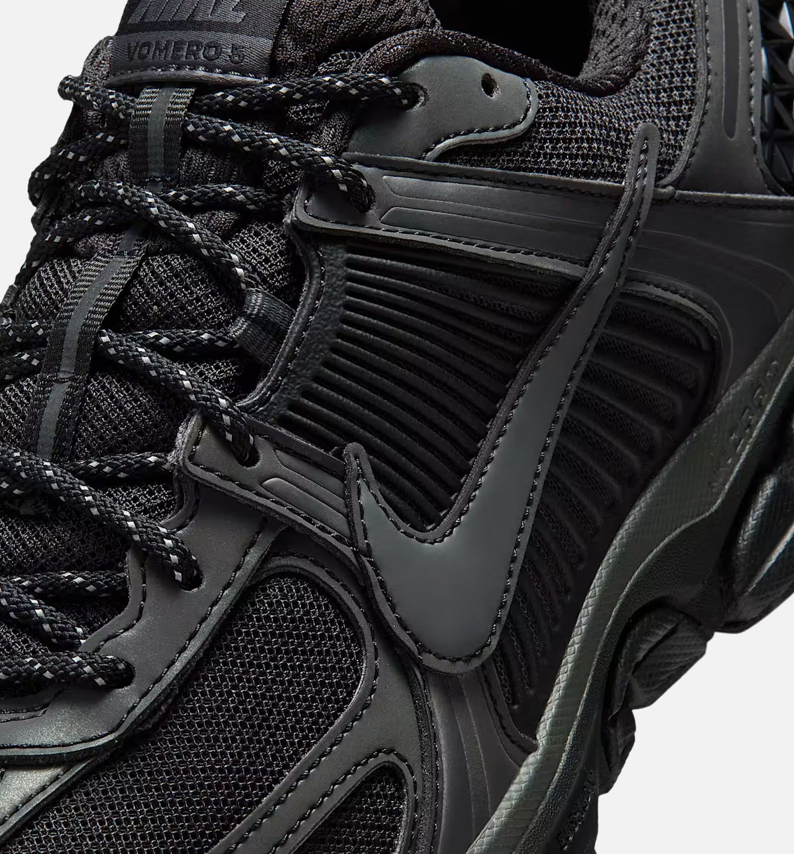 Nike IM6597-001 Zoom Vomero 5 SE Mens Lifestyle Shoe - Black