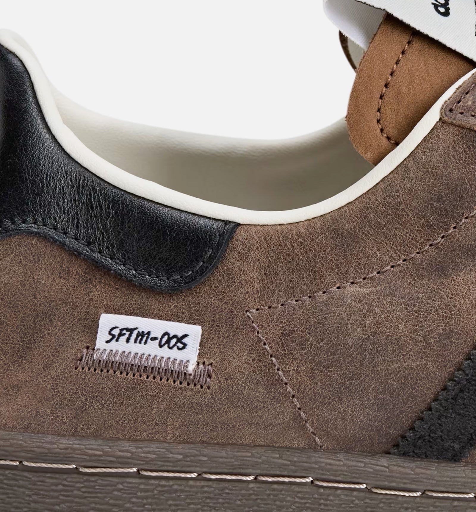 adidas JR8043 Superstar 82 SFTM Mens Lifestyle Shoe - White/Core