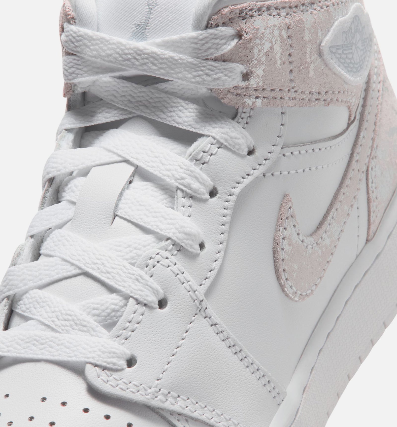 Jordan IR2320-100 Air Jordan 1 Mid SE Grade School Lifestyle Shoe 