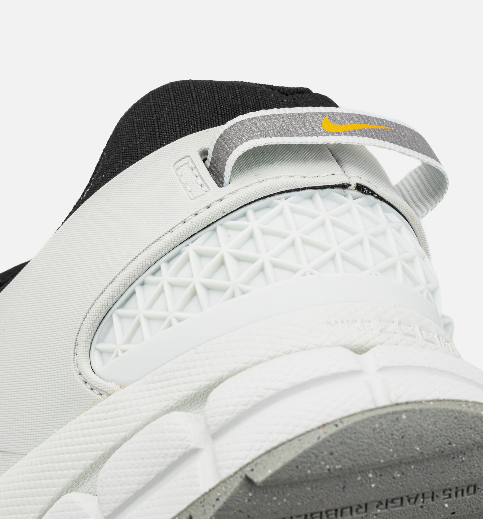 Nike Zoom Vomero 5 Roam 