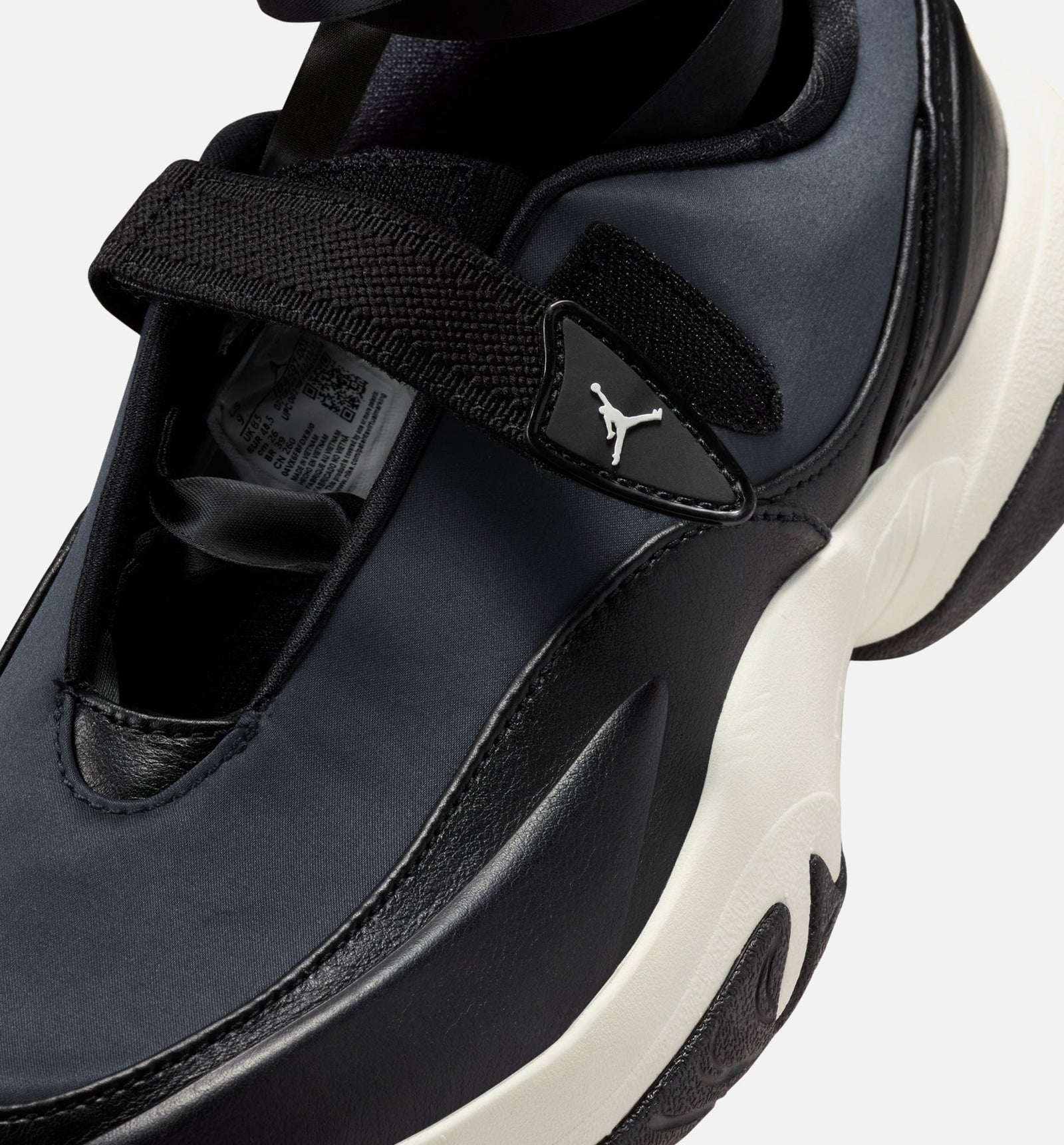Jordan IB8597-001 Air Jordan Pointe Womens Lifestyle Shoe - Black 