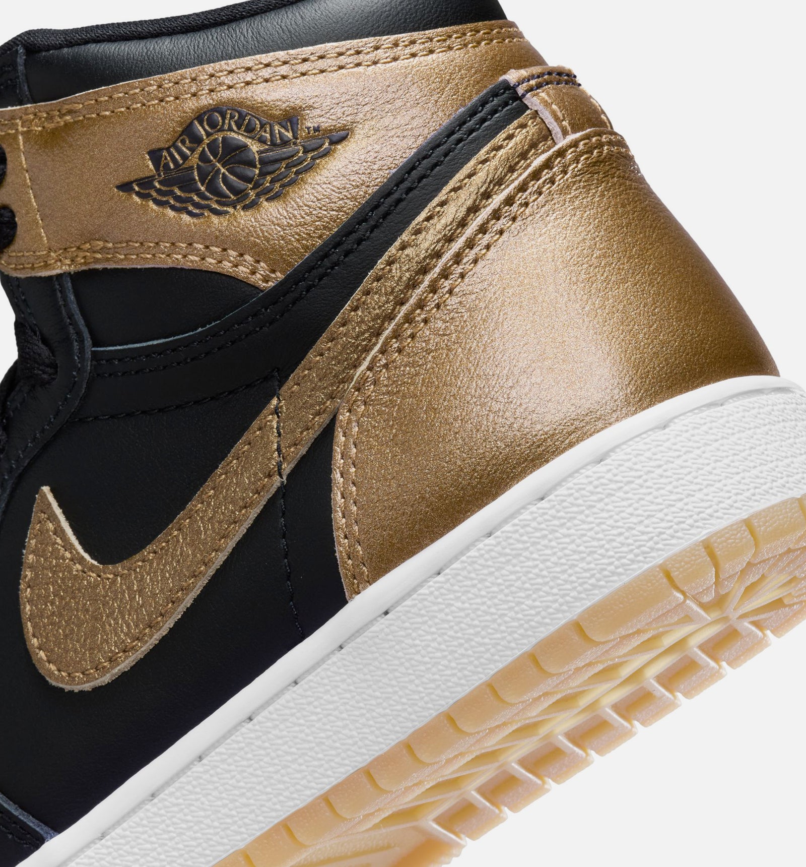 Jordan FD1437-071 Air Jordan 1 Retro High OG Black and Gold Grade