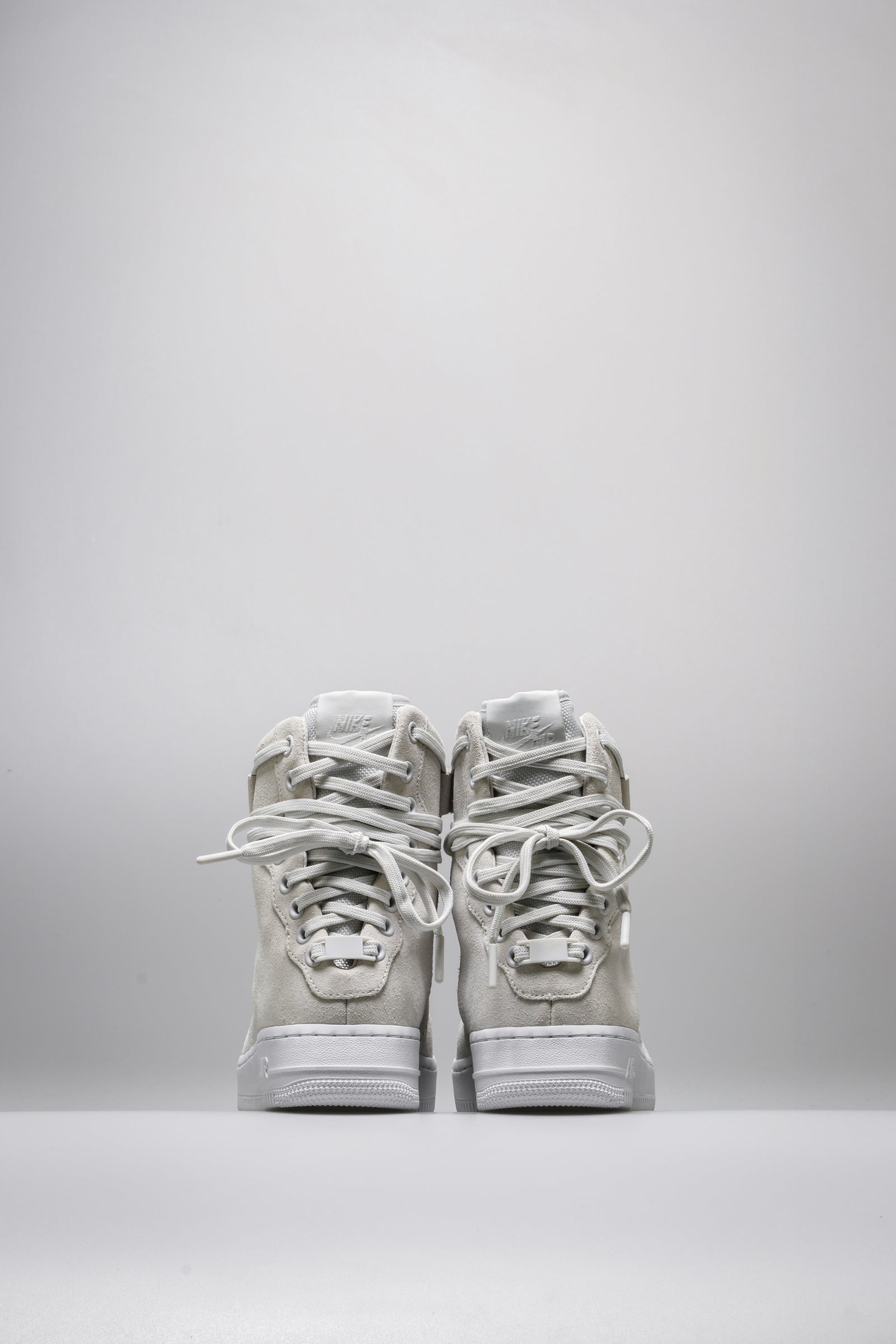 【美品】ナイキ NIKE 23.5㌢AF1 REBELXX ハイカット 白 Nike AO1525-100 Air Force 1 Rebel Xx Reimagined Collection Womens