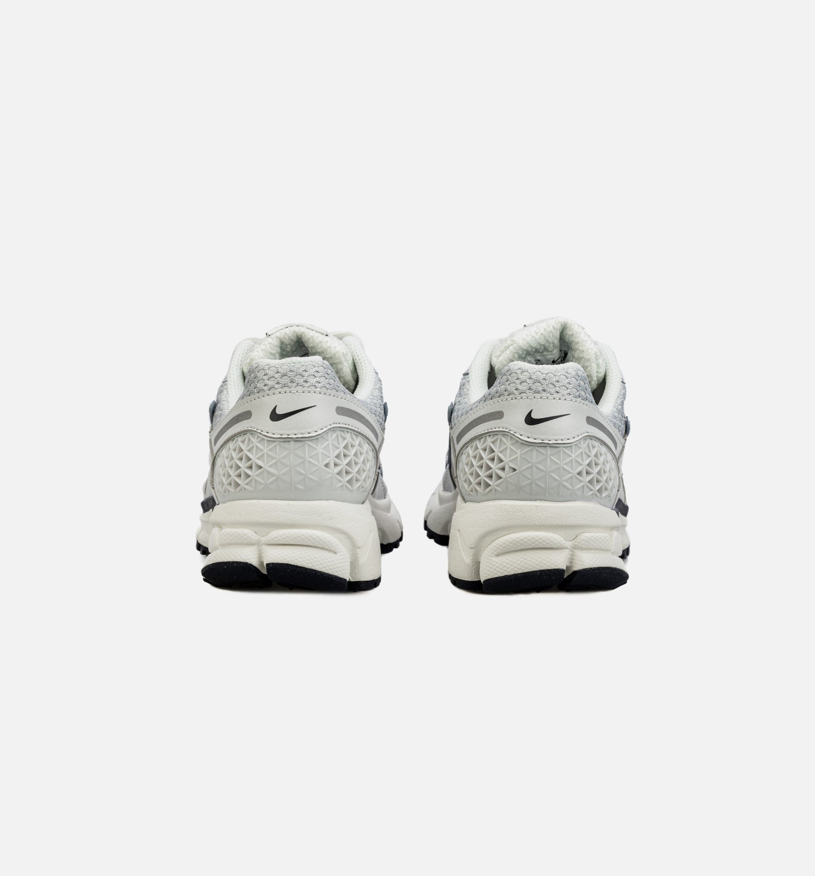Nike FD0884-025 Zoom Vomero 5 Photon Dust and Metallic